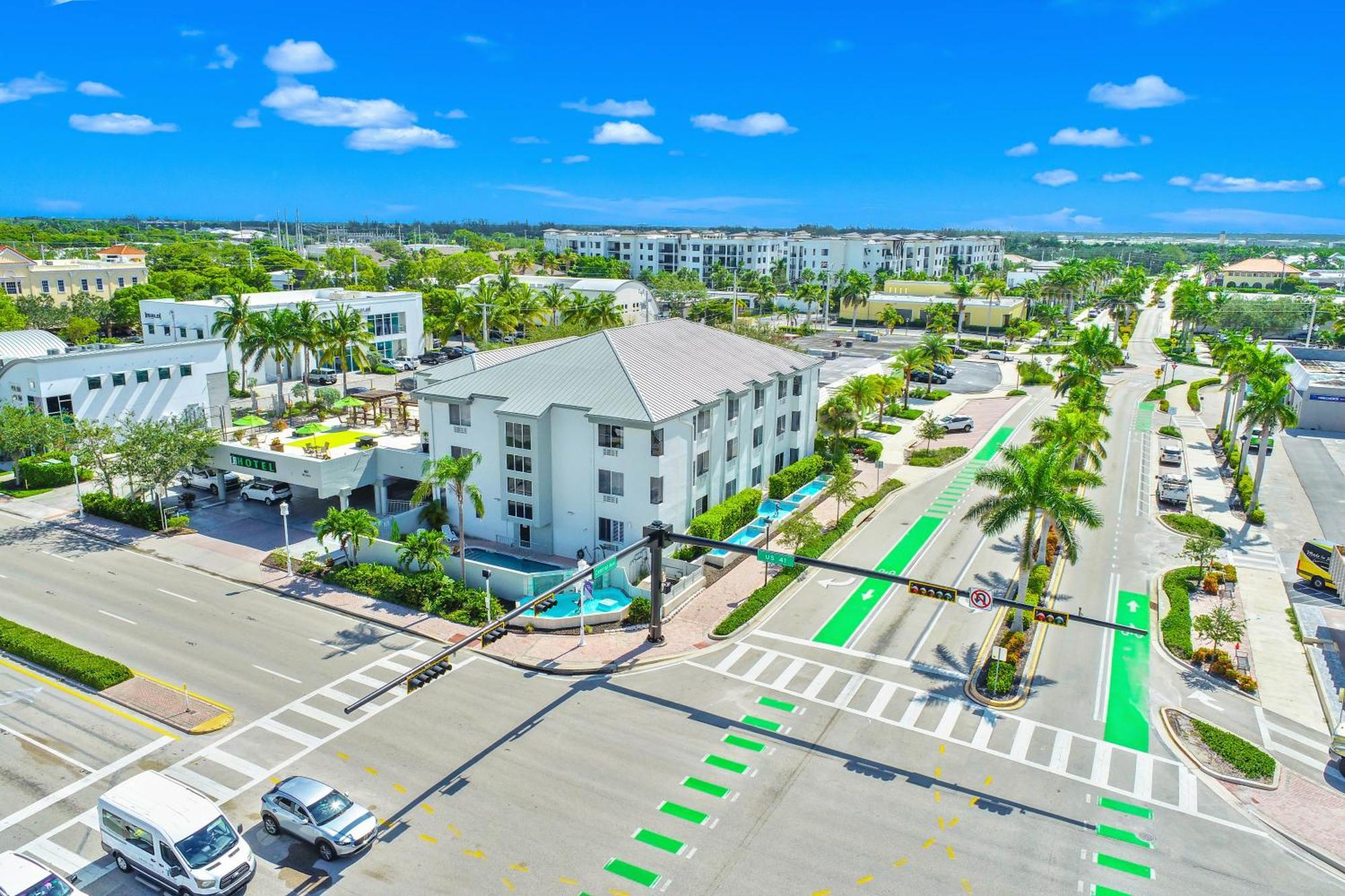 Naples Park Central Hotel Eksteriør bilde
