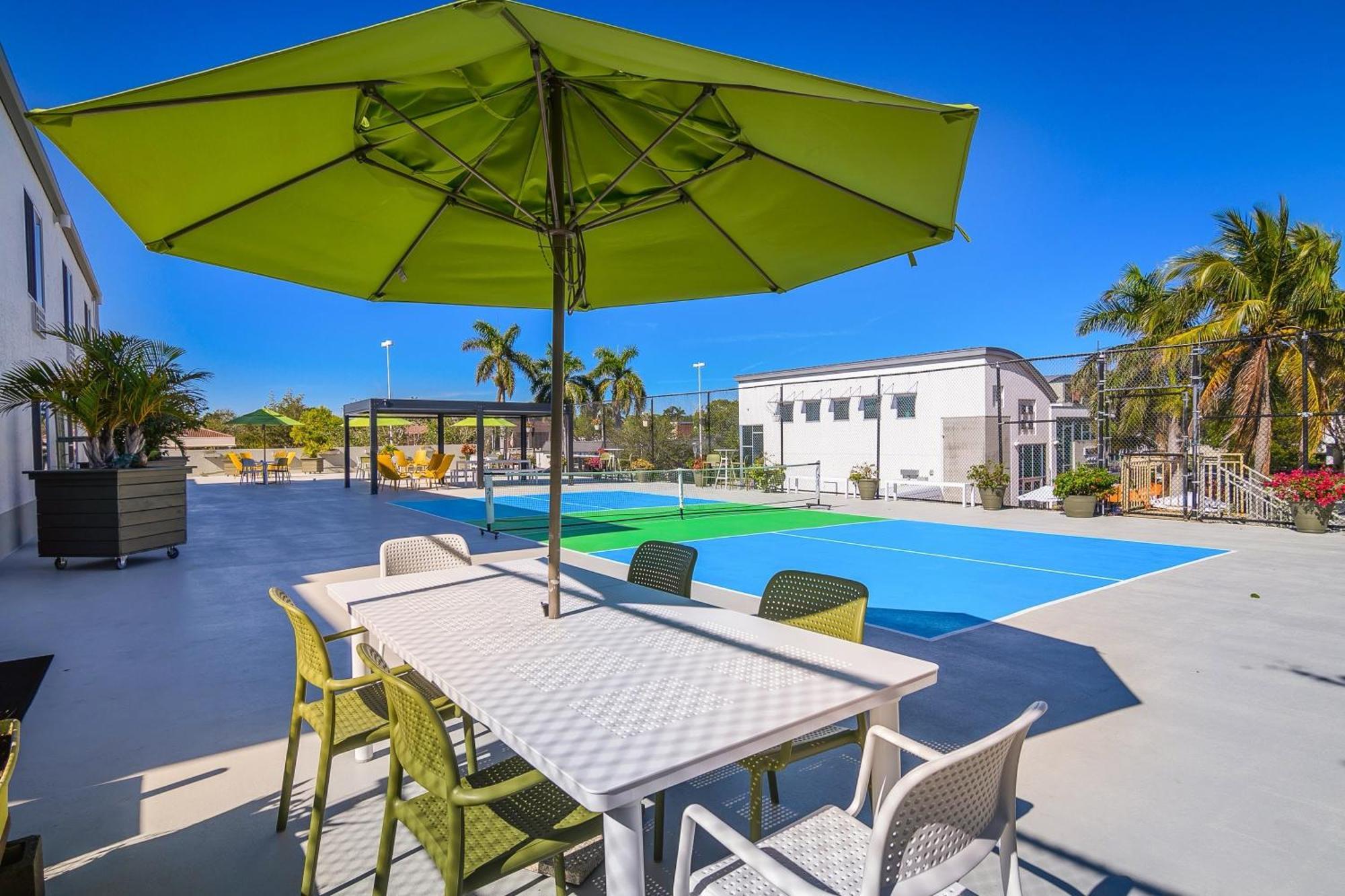 Naples Park Central Hotel Eksteriør bilde