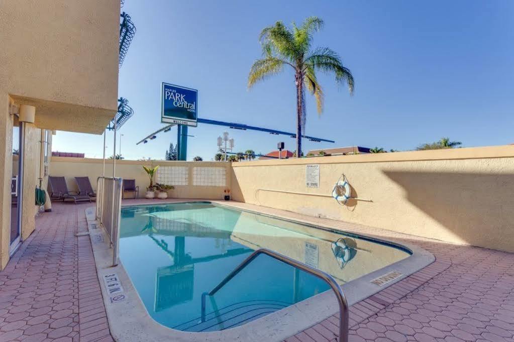 Naples Park Central Hotel Eksteriør bilde